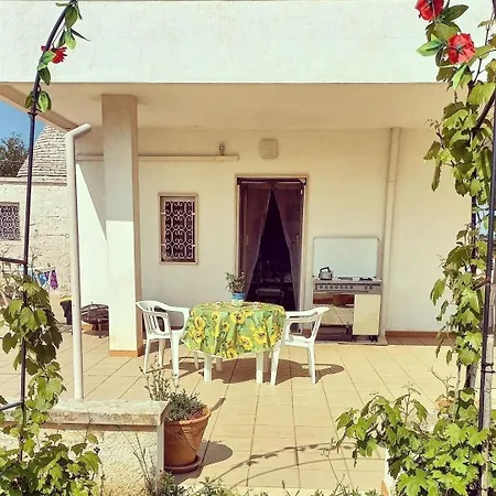 Trulli Delle Rose Puglia And Small Garden Martina Franca Exterior photo